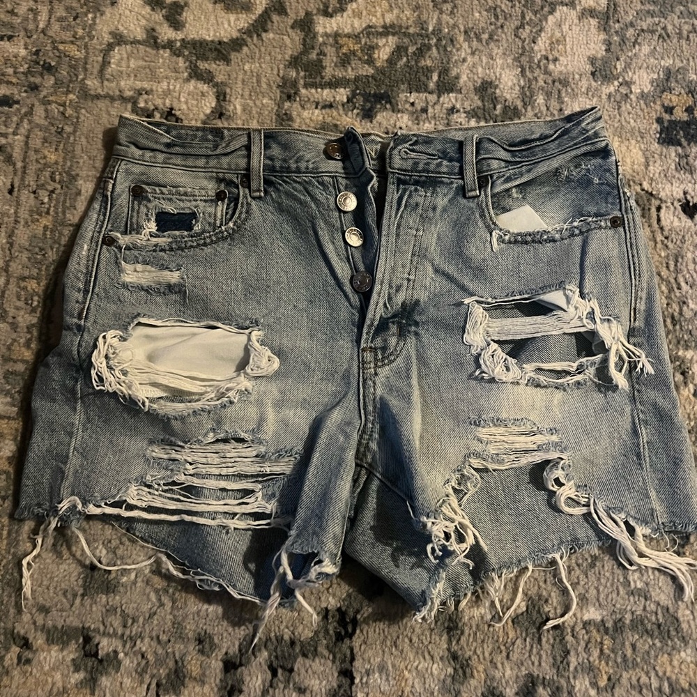 AMERICAN EAGLE OUTFITTERS Distressed Boy Shorts